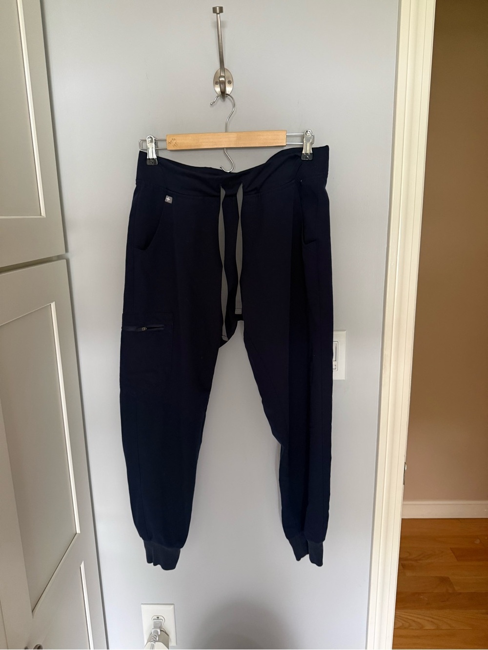 Figs Navy Jogger Scrub Pants- MEDIUM PETITE